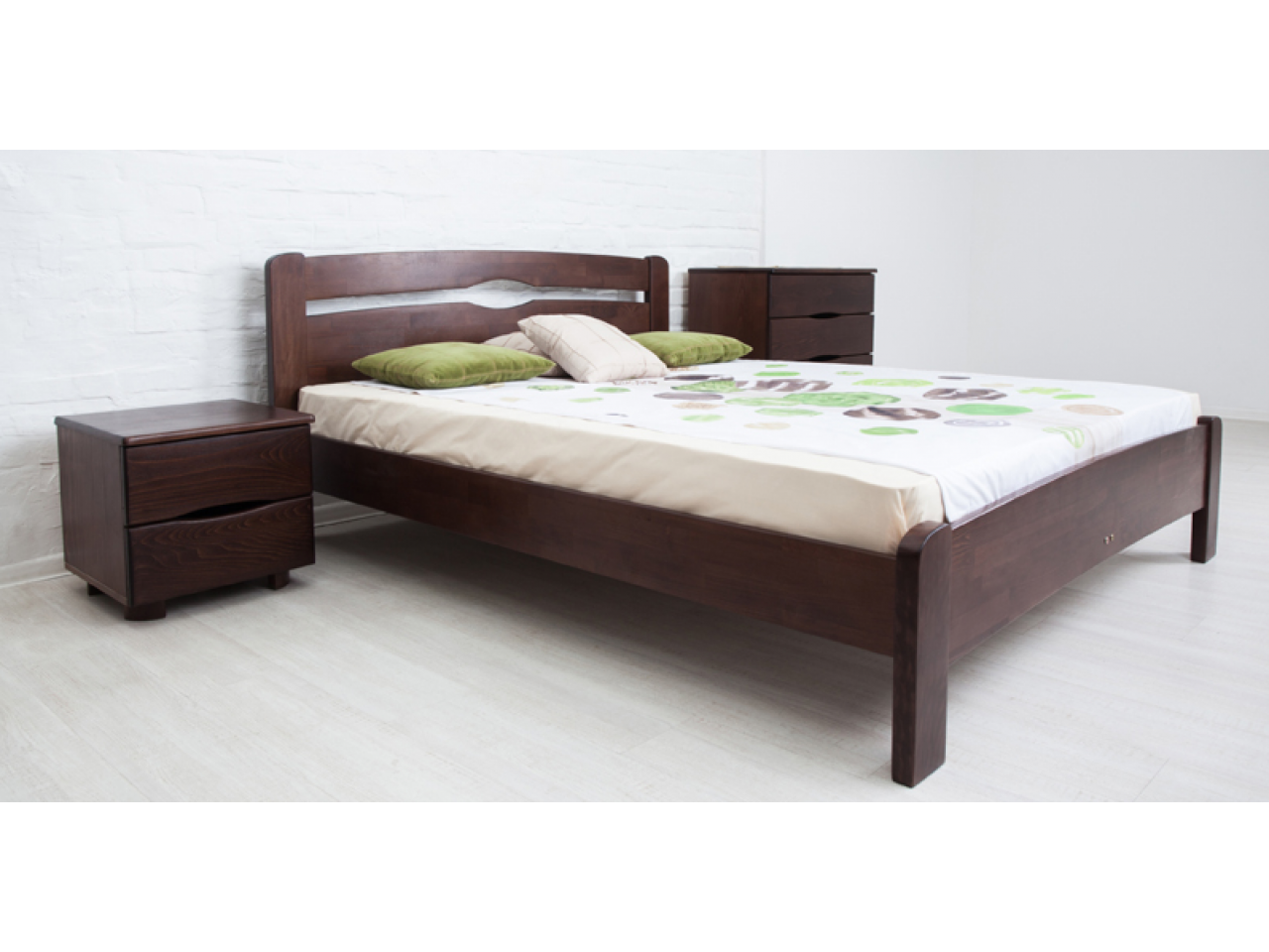 Двуспальная кровать размер 140 200